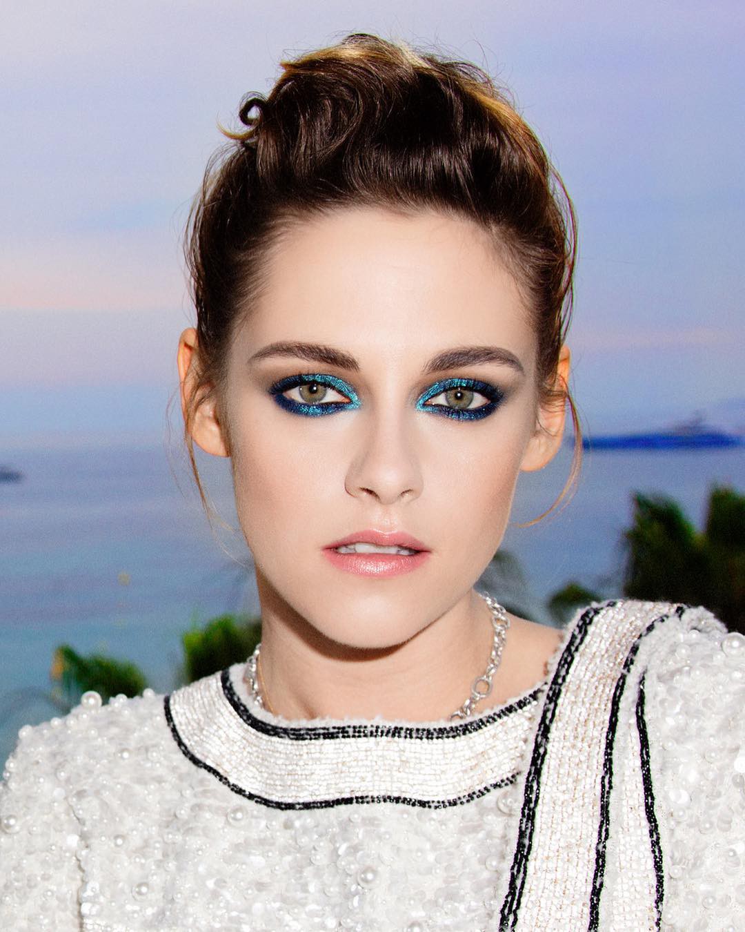 Kristen Stewart kém sắc trong ngày bế mạc và công bố kết quả giải thưởng LHP Cannes 71